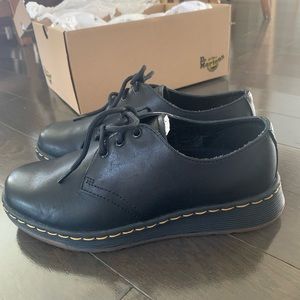 Never Worn size 5 Bex Oxford Dr. Martens